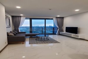 Apartment for rent in Golden House - Sunwah Pearl with Saigon River view