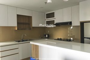 Cheap 3 bedroom apartment for rent in District 7 with full furniture and quite view