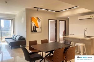 An impressive 3 bedroom apartment for rent in The Peak with Sakura Park view