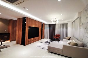 High-end 3 bedroom apartment in Riverpark Premier for rent with large balcony