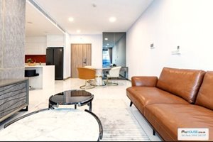 High floor 2br apartment in Sunwah Pear for rent with full of nice furniture