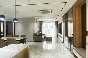 A luxury 3 bedroom apartment for rent in Midtown The Peak 