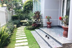 Beautiful single villa for rent in Phu My Hung, 5 bedrooms, modern furniture, good maintenance