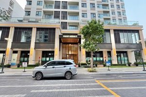 For lease – prime shophouse at Crescent Residence 5, near Crescent lake