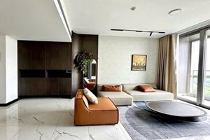 Stylish 2-Bedroom Empire City Apartment with Open River View