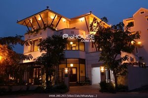 Luxury villa with swimming pool for rent in Phu My Hung center