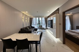 Luxury 2 bedroom apartment for rent in The Metropole with large garden