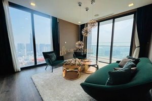 Vinhomes Golden River luxury 3 bedroom apartment for rent with stunning city views