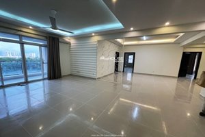 Newly-renovated apartment for rent in Riverside Residence with large space 180 sqm