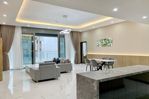 Low rental large 3 bedroom apartment in Empire City with full high-class furniture