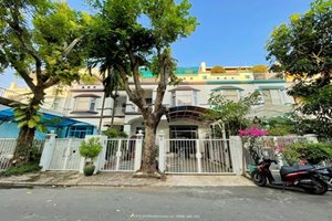 A low price house for rent in Phu My Hung with nice view and large space