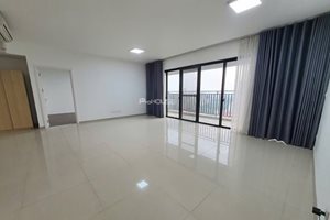 Big size 3 bedroom apartment for rent in The View Riviera Point with basic furniture