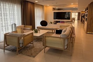 Luxury 4 bedroom penthouse apartment for rent at Happy Valley Premier fully furnished spacious living