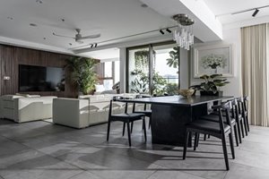 Large luxury apartment for sale in Midtown with full amenities