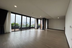 Unfurnished Duplex apartment for rent with super nice view in Empire City