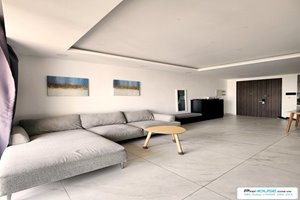 Low price 2 bedroom apartment in Midtown for rent with open view