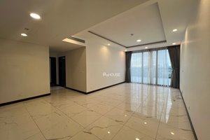 3-bedroom apartment for rent with large garden in Empire City with open view