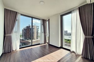 Empire City apartment for rent 2brs middle floor partly furnished cool river view