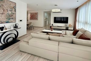 For sale Star Hill luxury 3-bedroom apartment – brand new high-end furniture, southeast view, private car parking included