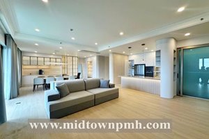 Penthouse in Midtown The Peak for rent - 272m2 - modern furniture - good rental