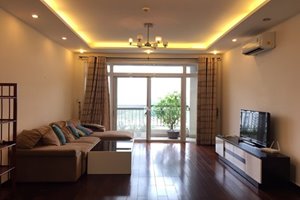 Low rental 3 bedroom apartment in Green View with full furniture