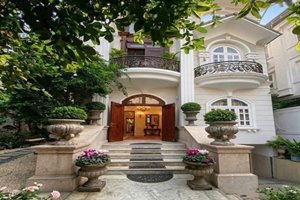Luxury villa for sale in Thao Dien with spacious design and modern architecture