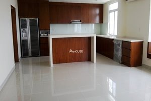 Penthouse for rent in Phu My Hung with basic furniture, nice view to the river 