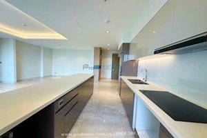 A high floor apartment for rent in The Horizon with basic furniture