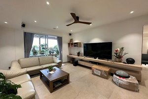 Spacious 3 bedroom apartment with large balcony for rent at Riverside Residence 