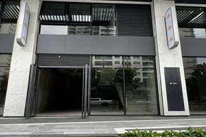 The Aurora shophouse for rent 1 ground floor 1 upper floor 124 sqm prime location