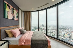 Super luxury 3 bedroom apartment for rent in Vinhome Golden River with beautiful view