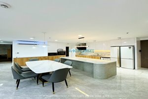 Apartment for rent in Midtown on 28th floor with high-end furniture