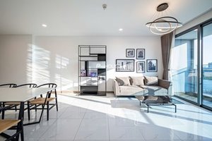 Magnificent view 3 bedroom apartment for rent in Sunwah Pearl with full furniture