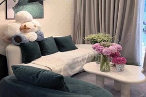Elegant 1 bedroom residence for sale at Vinhomes Golden River fully furnished with river view