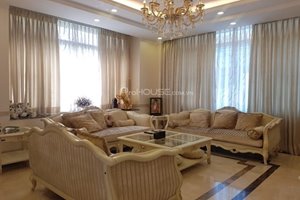 Super luxury 4 bedroom villa for rent in Phu My Hung with full furniture