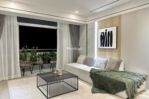 Tophouse Garden Court for sale with high-class furniture and nice views