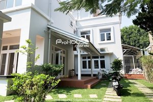 Villa for rent in Phu My Hung with big garden and nice furniture