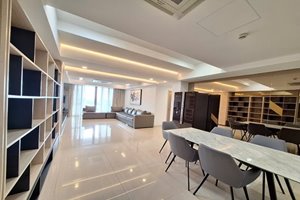 Spacious 3 bedroom fully furnished apartment for sale at Riverpark Premier Phu My Hung