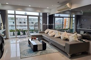 Generous 3 bedroom apartment for rent in Garden Court with full furniture