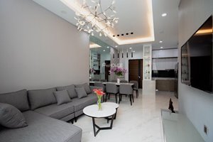 Middle floor 2-bedroom apartment for rent at The Grande-Midtown with modern furniture