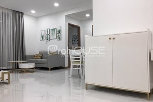 One bedroom apartment for rent on high floor at Sunwah Pearl, cool view.