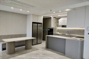 Luxury and high floor 3 bedroom apartment for rent in Midtown The Peak